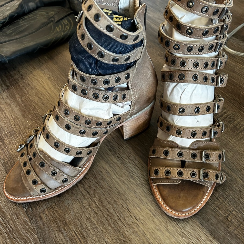 Free bird sandals